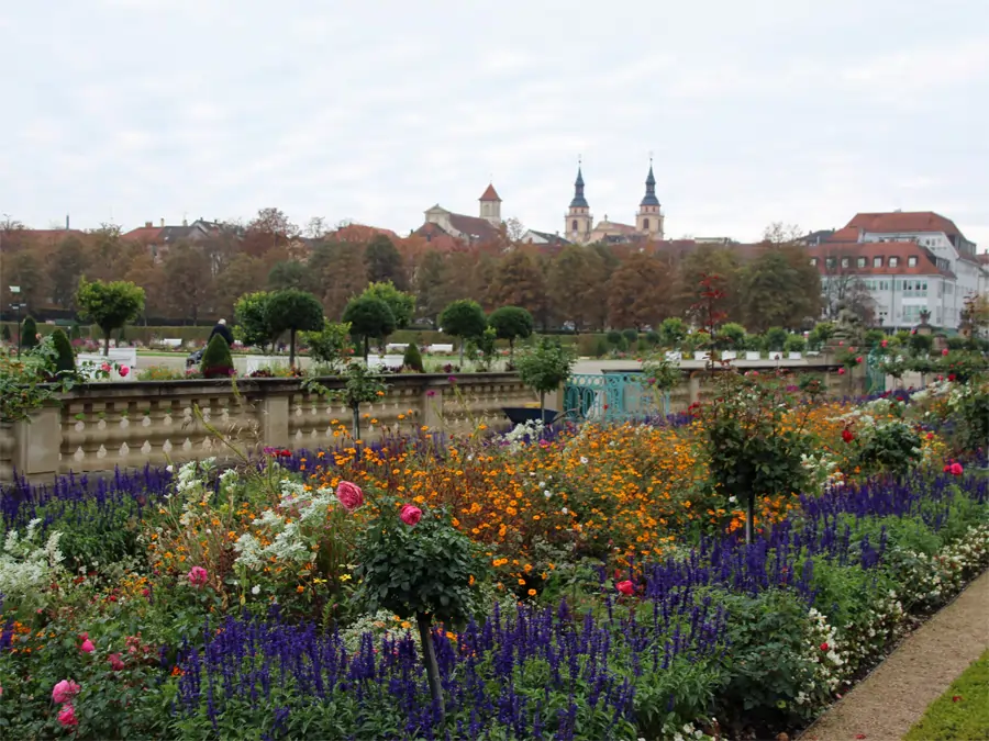 Blick auf die Gartenanlage vom Schloss Ludwigsburg