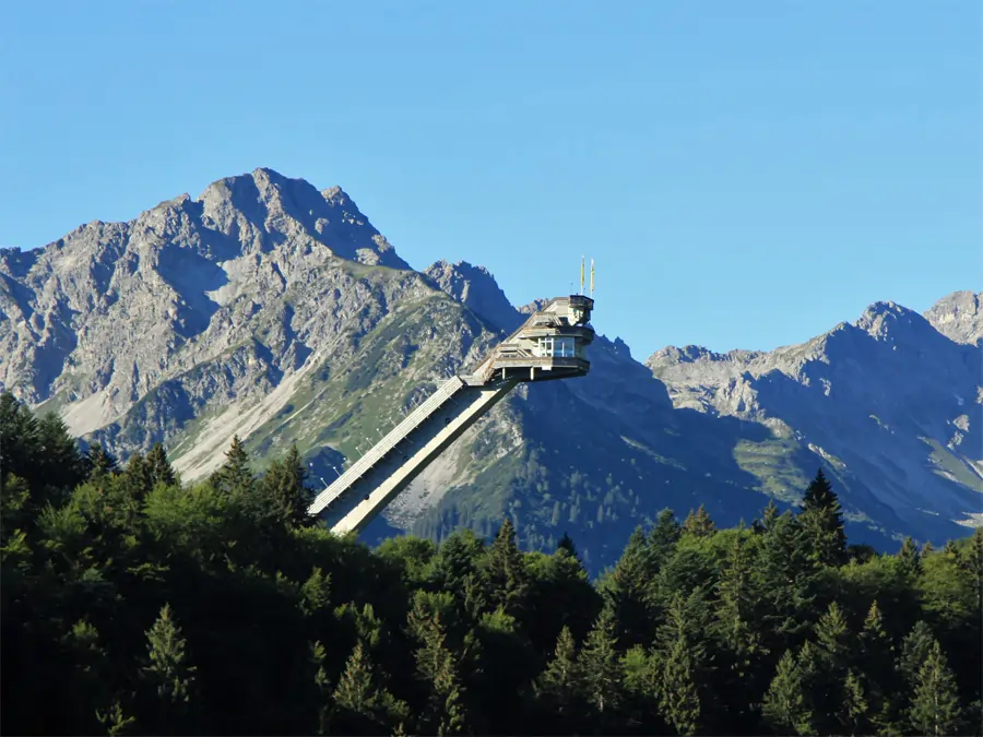 Blick zur heutigen Heini-Klöpfer-Skiflugschanze