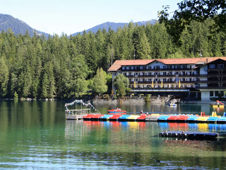 Blick zum Hotel Eibsee