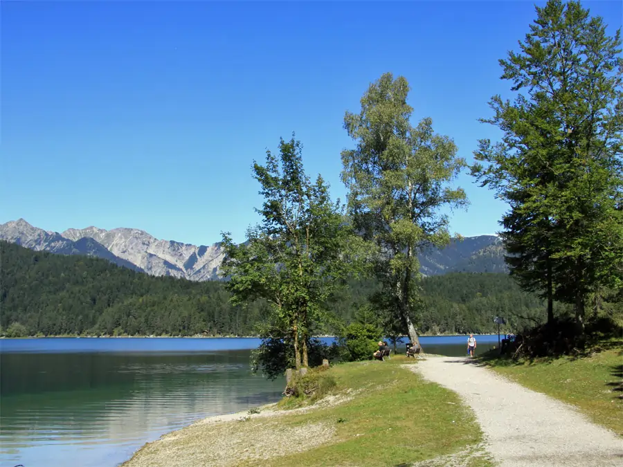 images/Bayern/Oberbayern/Eibsee-Weg.webp#joomlaImage://local-images/Bayern/Oberbayern/Eibsee-Weg.webp?width=900&height=675