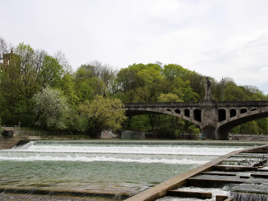  Gebirgs- und Voralpenfluss bei München