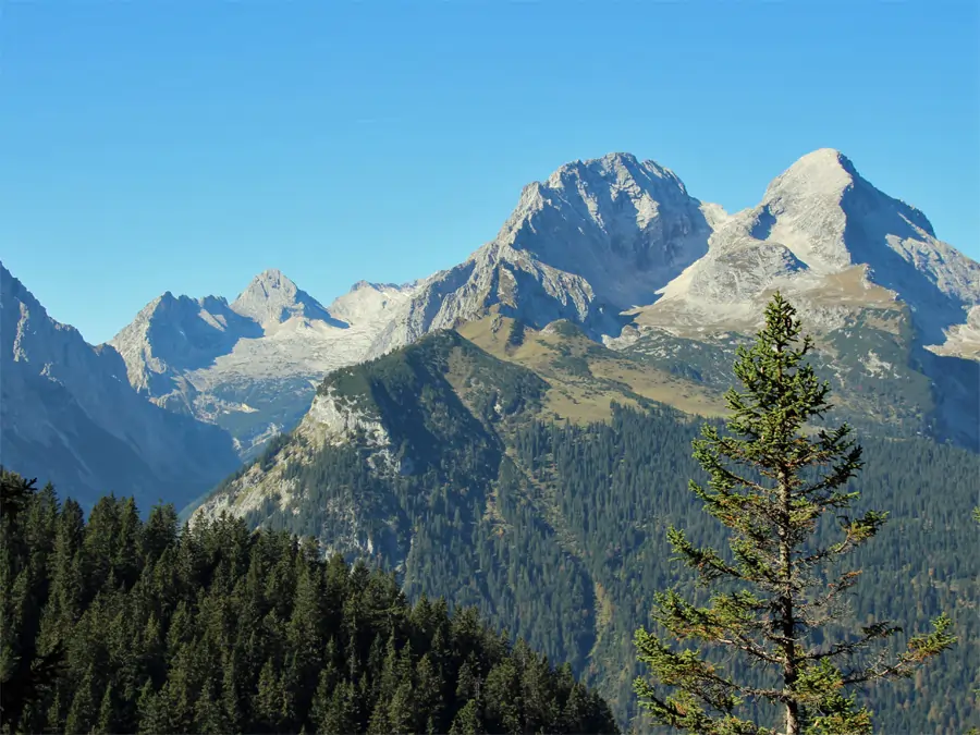 Blick zum Wettersteingebirge