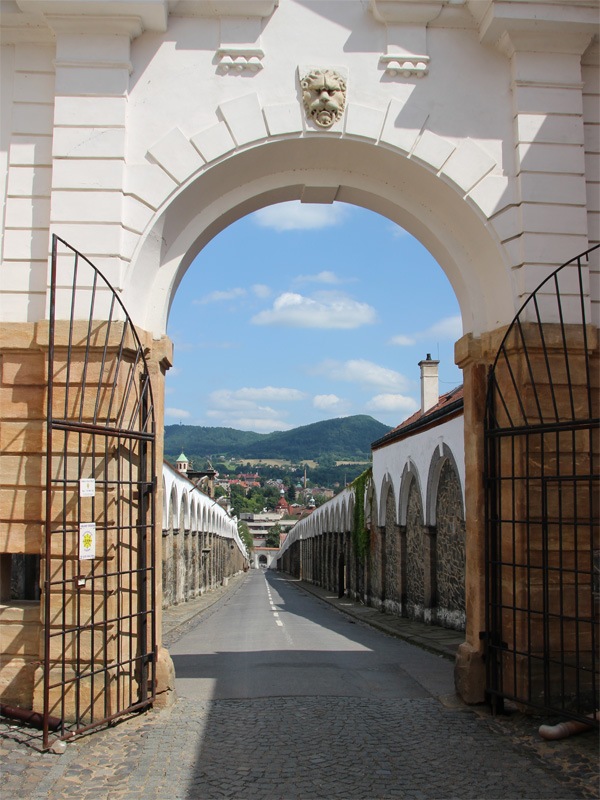 Tor vom Děčíner Schloss / Zámek Děčín in der Böhmischen Schweiz 