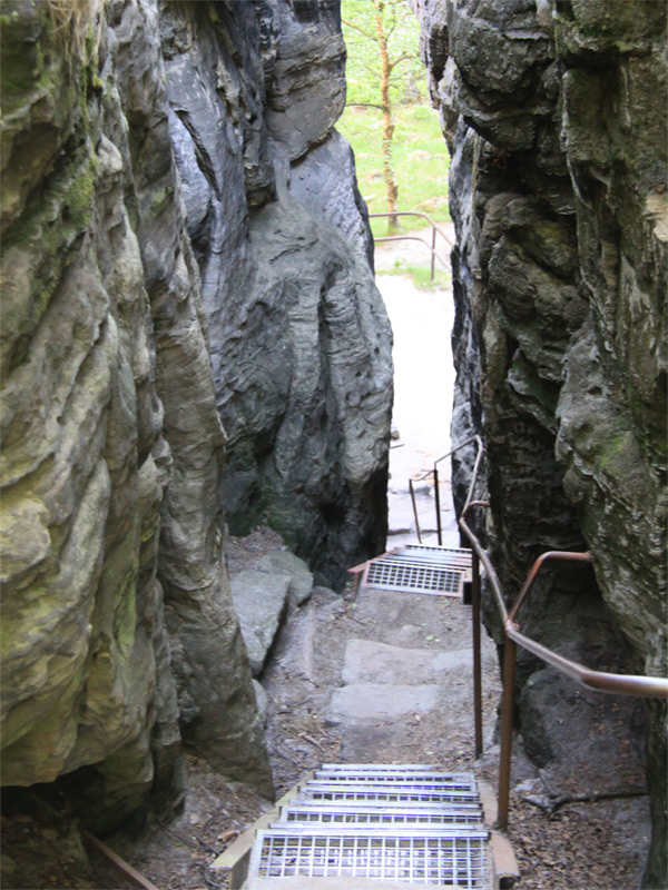 Felsformen in den Tissaer Wände mit Treppen