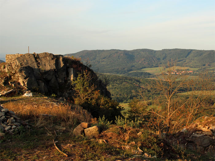 Reste der Kelchburg / Hrad Kalich