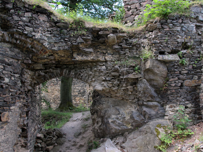 Aufgang zur Hrad Tolštejn (Burg Tollenstein) 