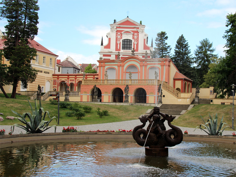Schloss Klösterle mit Schlosspark
