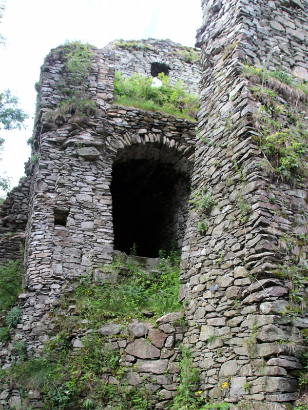 Aufgang zur Hrad Tolštejn (Burg Tollenstein) 