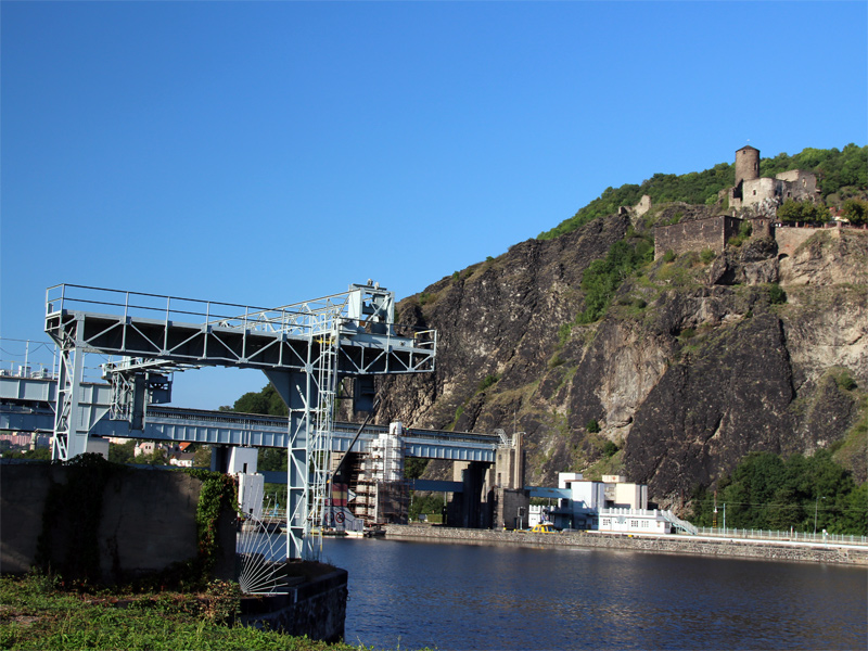Masaryk-Damm und Burg Schreckenstein