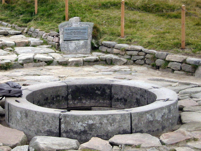 Elbquelle im Ort Špindlerův Mlýn