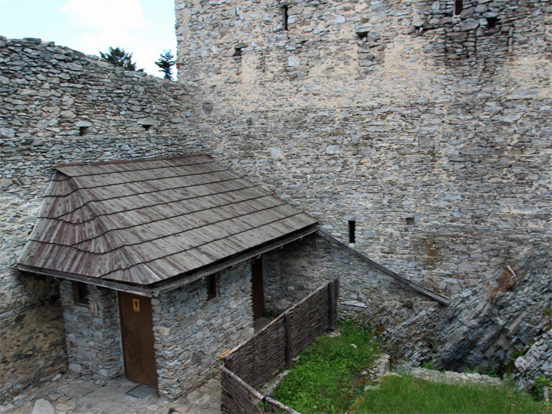 Burghof - Hrad Kašperk (Burg Karlsberg) 