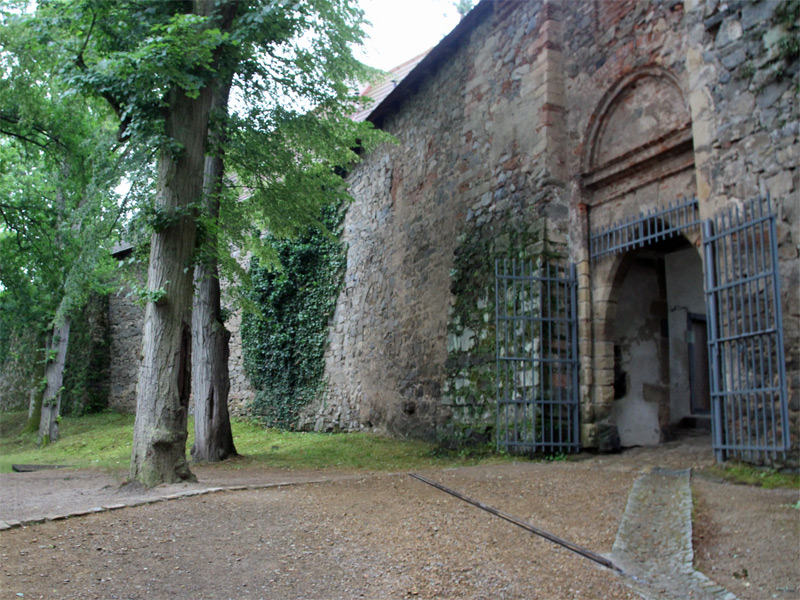 Eingang zur Burg Klingenberg (Hrad Zvíkov)