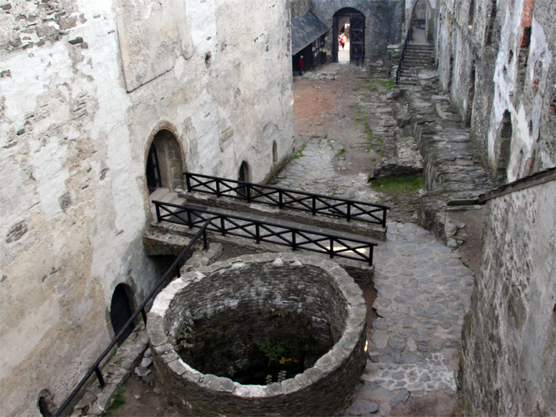 ehemaliger Brunnen auf der BurgBösig - Hrad Bezděz 