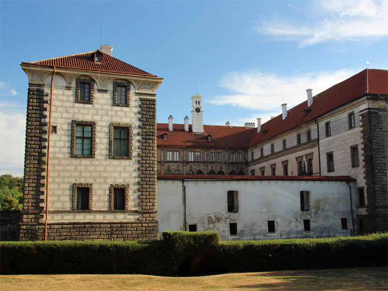 Zámek Nelahozeves (Schloss Mühlhausen) in Mittelböhmen