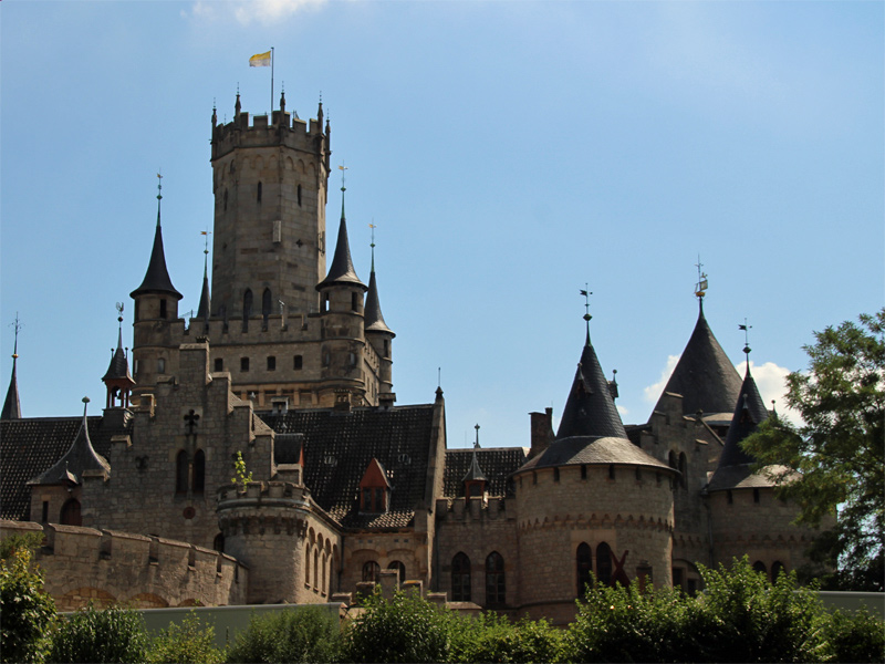 Schloss Marienburg am Rande vom Leinetal 