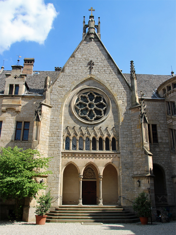 Schloss Marienburg am Rande vom Leinetal 