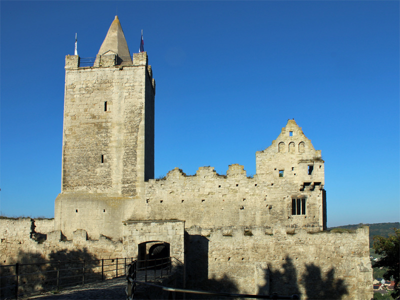 Rudelsburg, eine Höhenburg oberhalb vom Ortsteil Saaleck