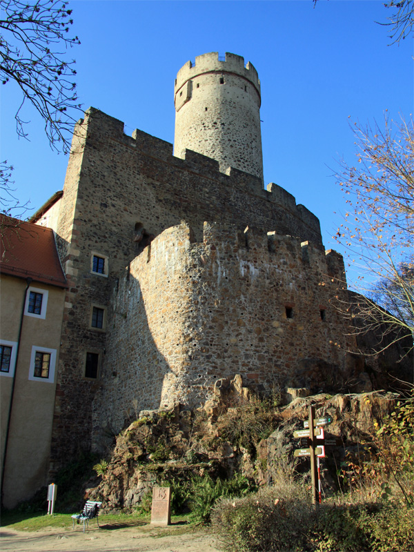 Burg Gnandstein mit mächtigen Außenmauern