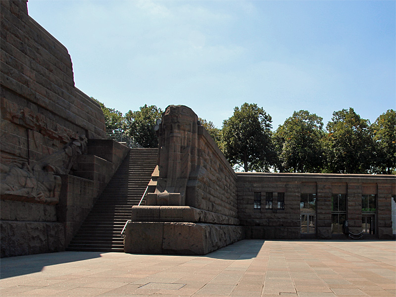 Treppenaufgang am Völkerschlachtdenkmal in leipzig