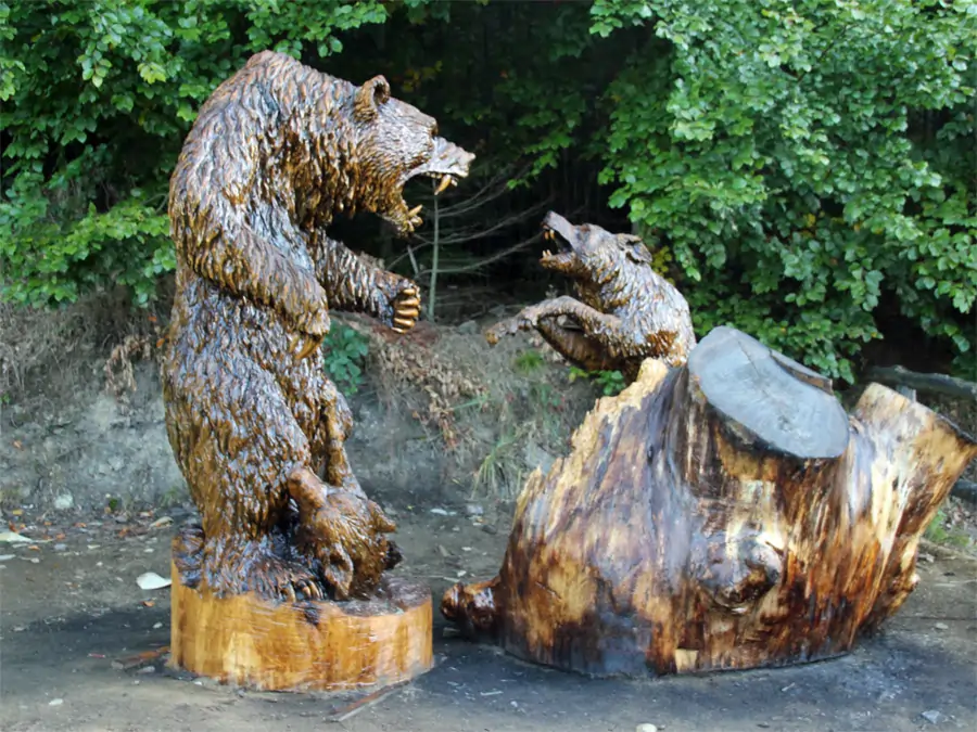 Holzskulptur Braunbär
