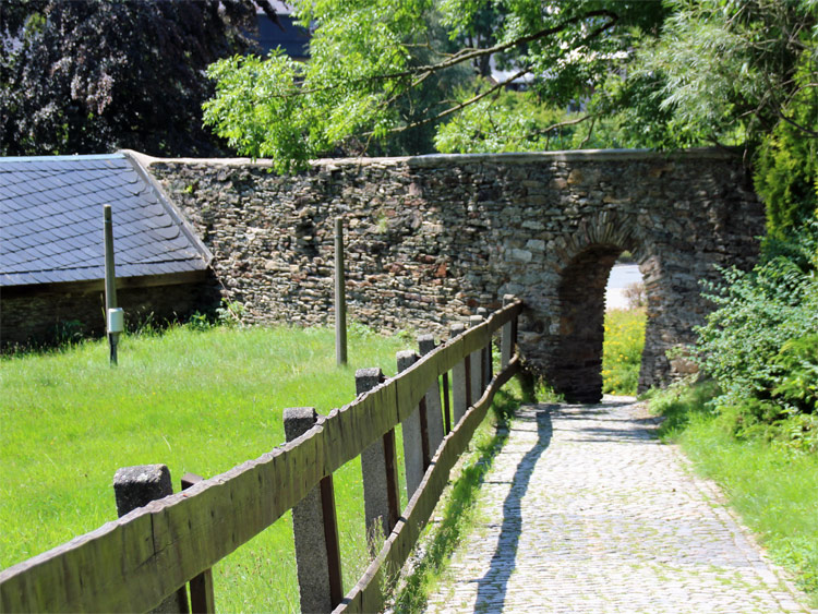 Außenmauer vom Kloster Grünhain im Westerzgebirge