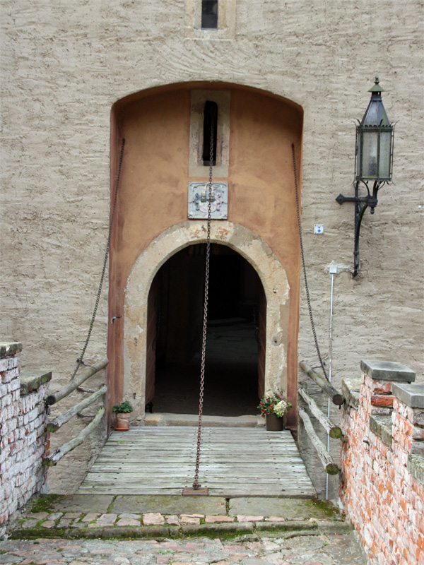 Eingangstor vom Schloss-Kuckuckstein