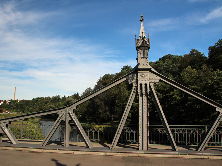 Paradiesbruecke über der Zwickauer Mulde
