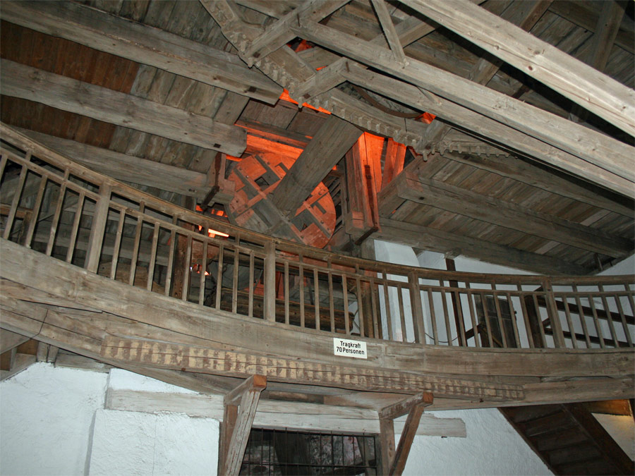 Blick in den Innenraum vom Brunnenhaus