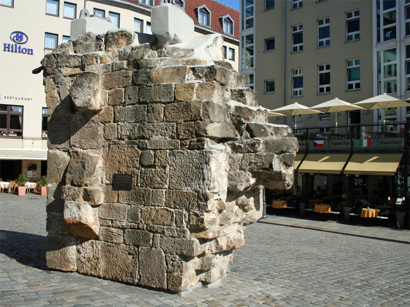 Mahnmal vor der Frauenkirche