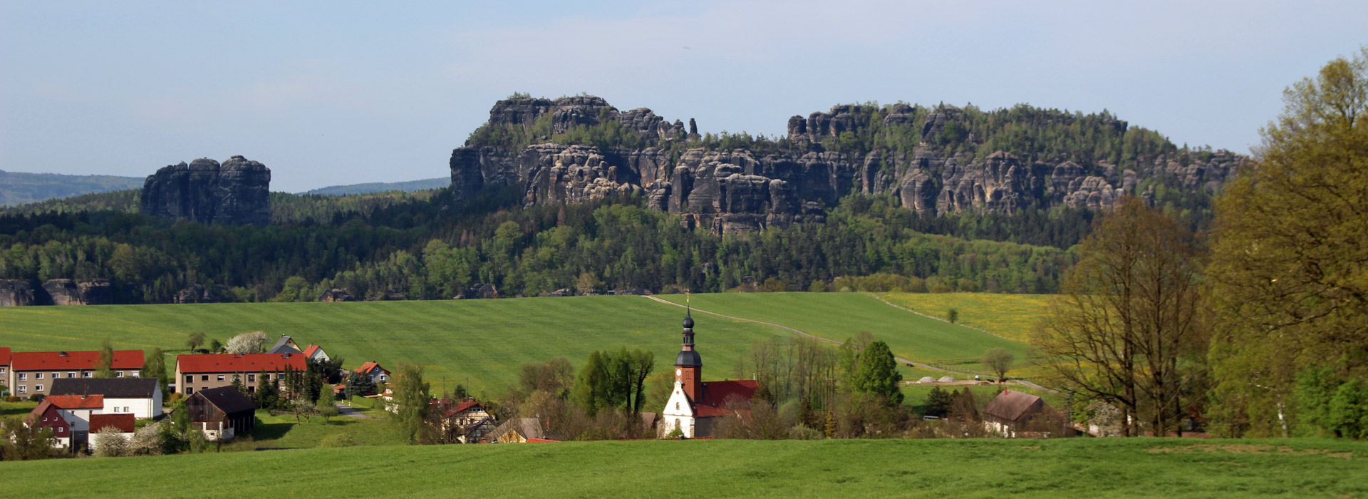 Reinhardtsdorf vor den Schrammsteinen