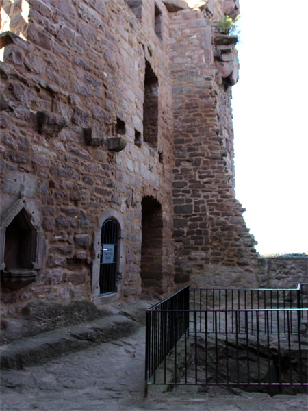 Außenhof der Burg Hahnstein im Eichsfeld