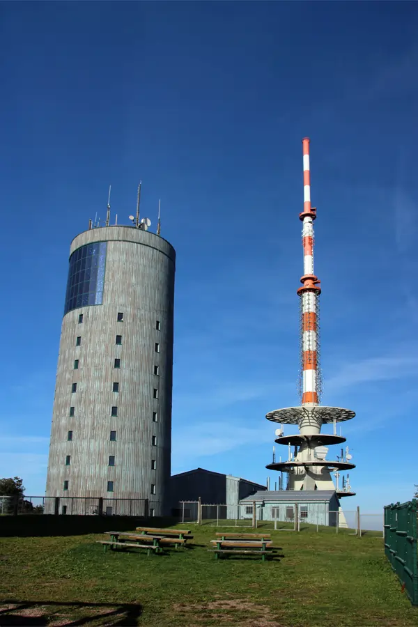Sendeturm und Richtfunkturm auf dem Inselsberg