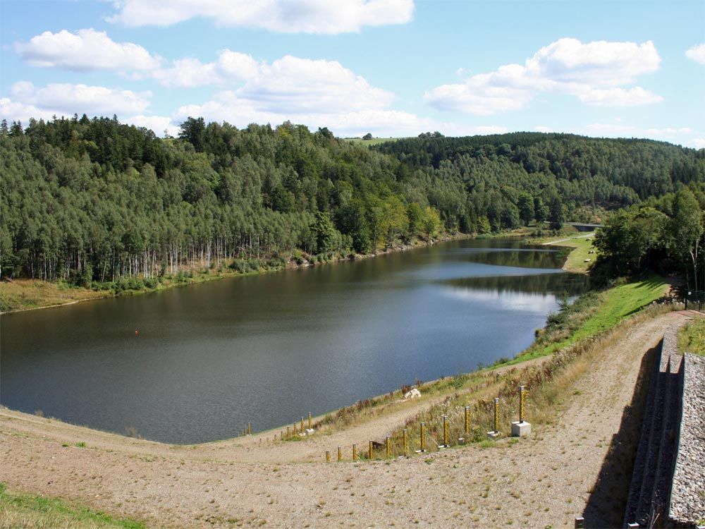 Stausee Lauenstein - staut nur 0,2 Mill m³ im Bild