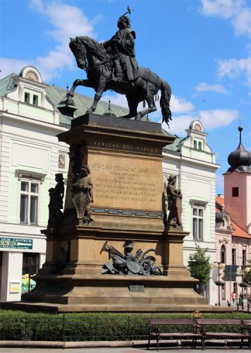  Reiterstandbild des Hussitenkönigs Georg von Podiebrad