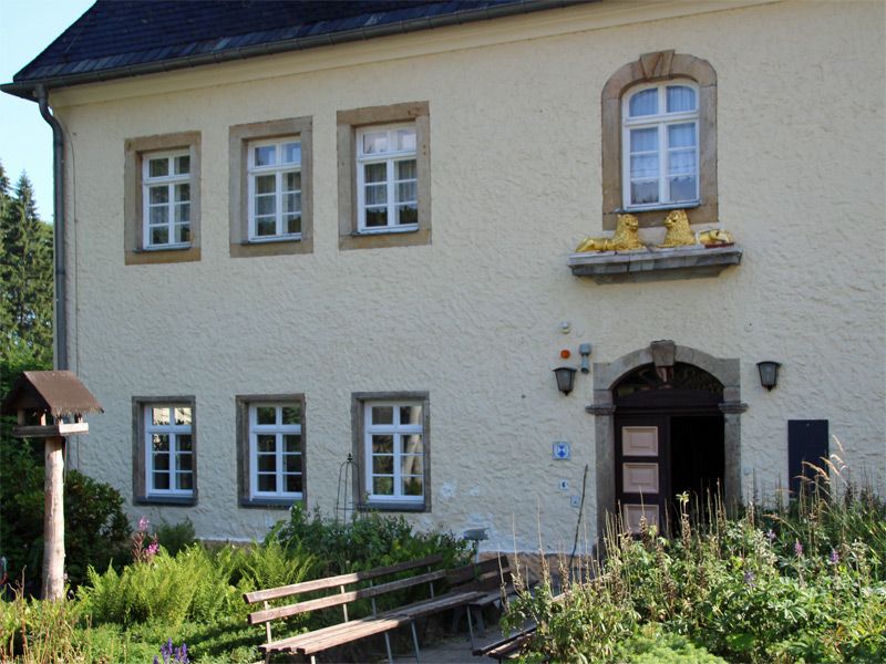 Hammer-Herrenhaus im Tal der Prießnitz