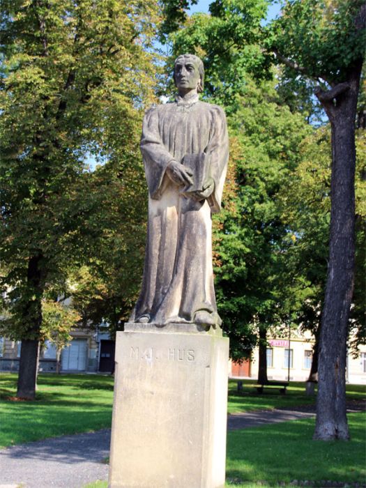 Denkmal von Reformator Jan Hus in Theresienstadt