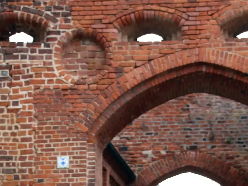 Burg Tangermünde über der Tangermündung in die Elbe