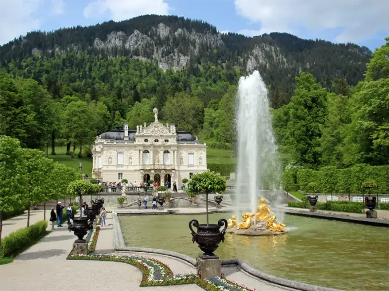 Schlosspark Lindenhof in Obertbayern