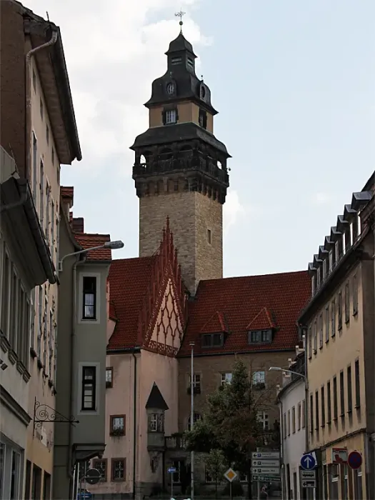 Zeitzer Rathaus im Renaissance-Stil mit Turm 