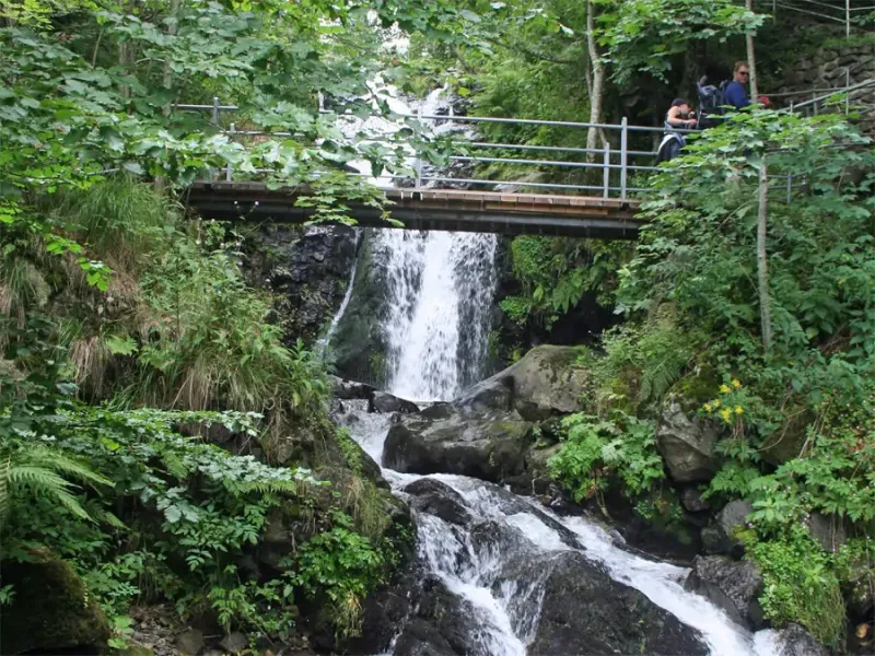 Todtnauer Wasserfall gehört zu den größten Wasserfällen in Deutschland.