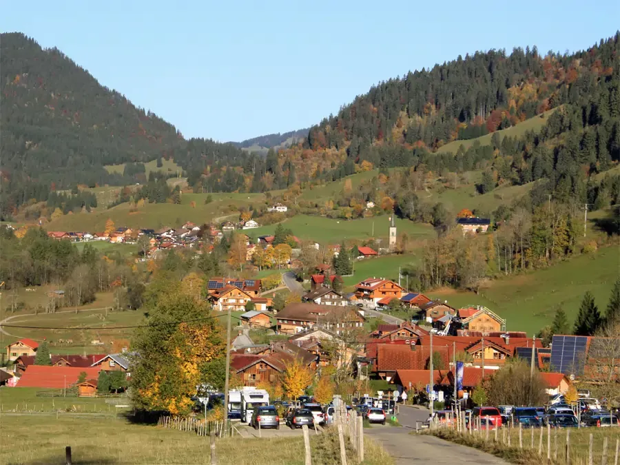 Blick auf Pfarrdorf Hinterstein