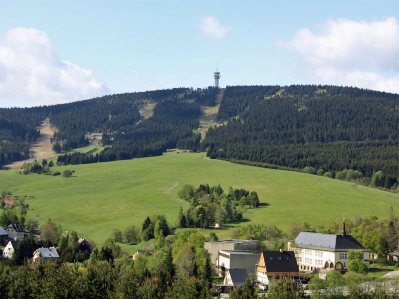 Blick zum Keilberg, höchster Berg vom Erzgebirge auf böhmischer Seite.