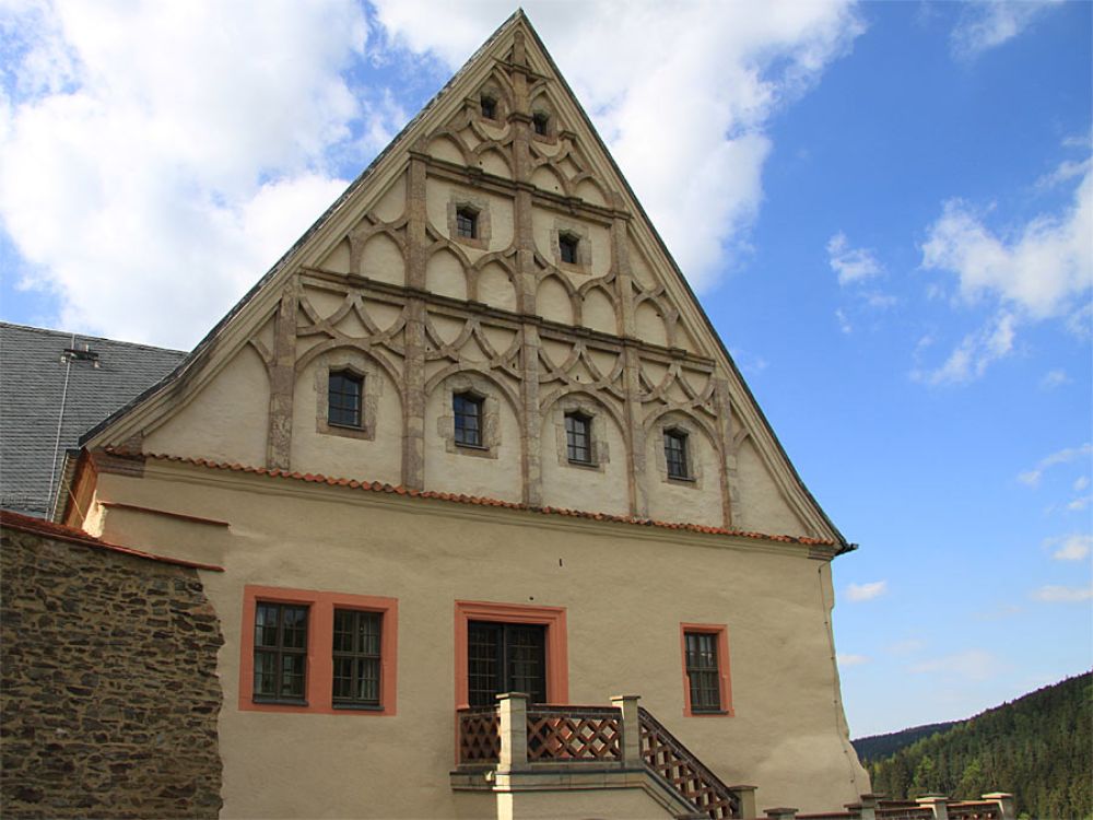 Detail: Giebel von der Burg Scharfenstein