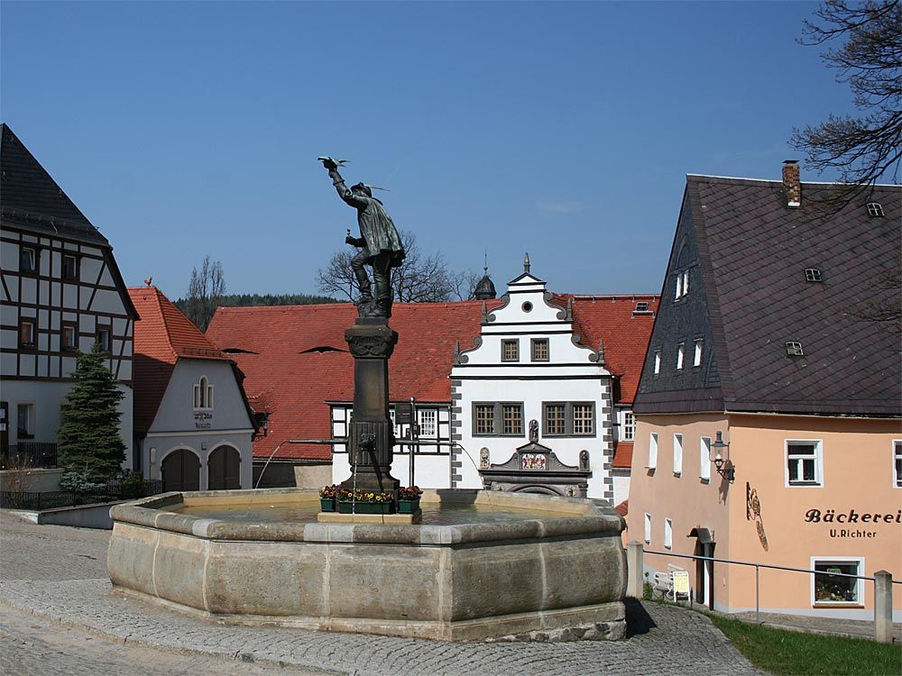 Marktplatz mit Falknerbrunnen