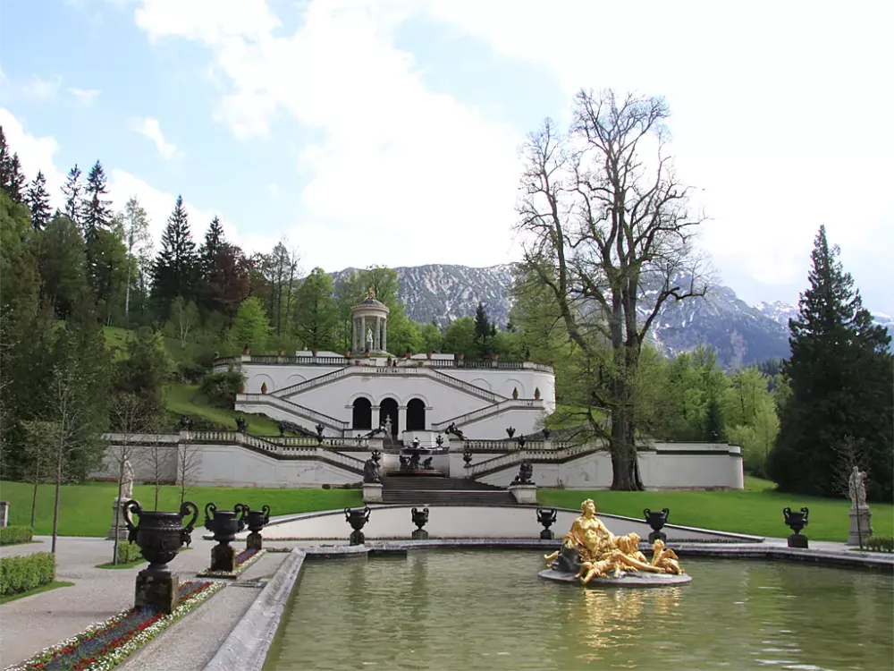 Im Schlosspark Schloss Linderhof