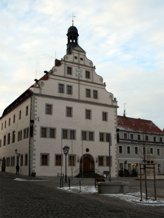 Spätgotische Rathaus an der Südseite des Marktplatzes
