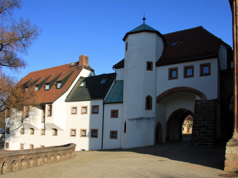 Eingang zum Kloster Wechselburg 
