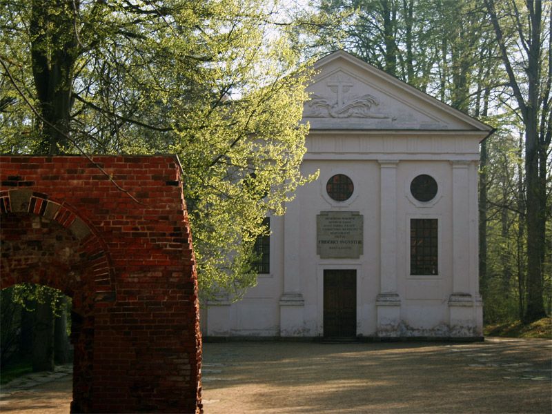 Grabstätte der Wettiner im Klosterpark Altzella