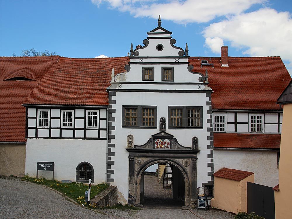 Renaissancegiebel am Torhaus vom Schloss Lauenstein