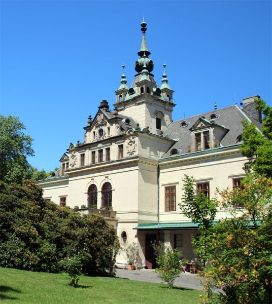 Zámek Velké Březno (Schloss Großpriesen) im Böhmischen Mittelgebirge